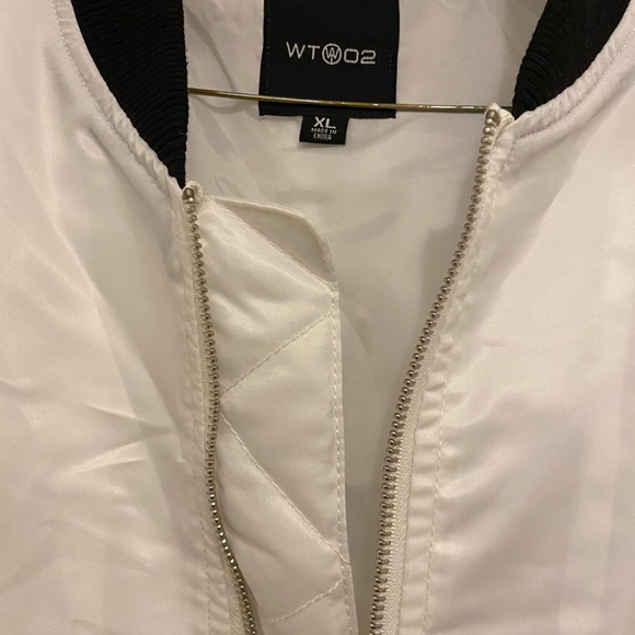 Mens light weight jacket with lining . - Picture 6 of 7